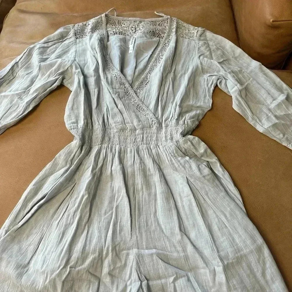 NWOT Women’s Florabella 3/4 Sleeve Romper Light Gray Size XS - Picture 3 of 8